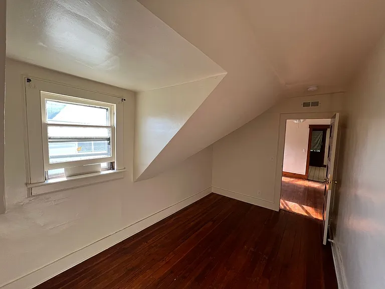 65 Schubert St — Photo 2