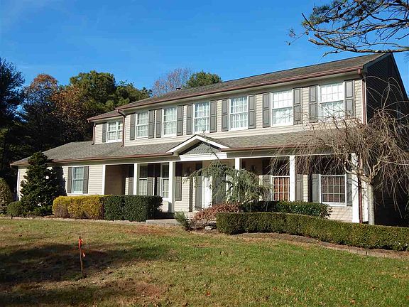 2nd image of 13 White Pine Ln