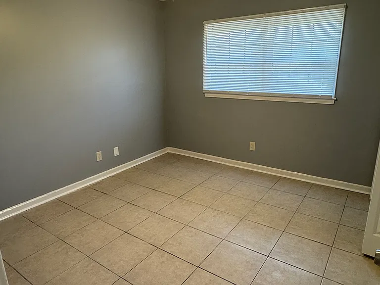 312 Upton Rd — Photo 4