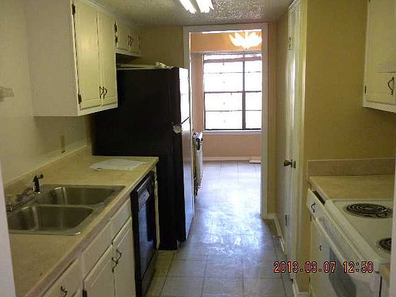 3rd image of 2333 Oxford Pl