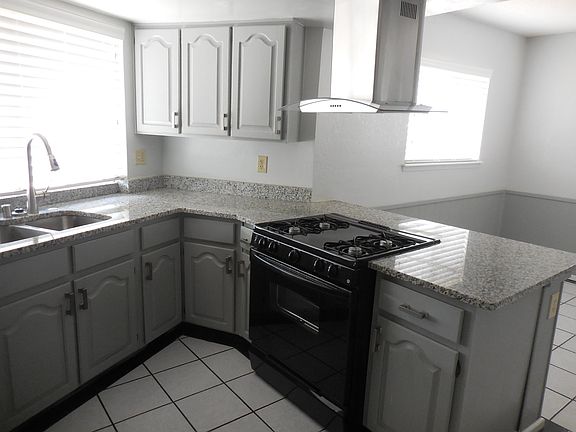 5th image of 2913 Gaston Dr