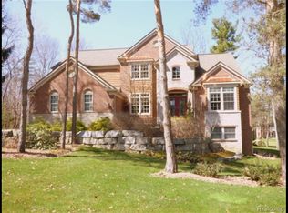 9646 Fairway Dr, Pinckney, MI