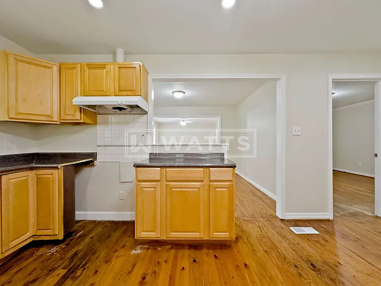 2324 3rd St NE — Photo 8