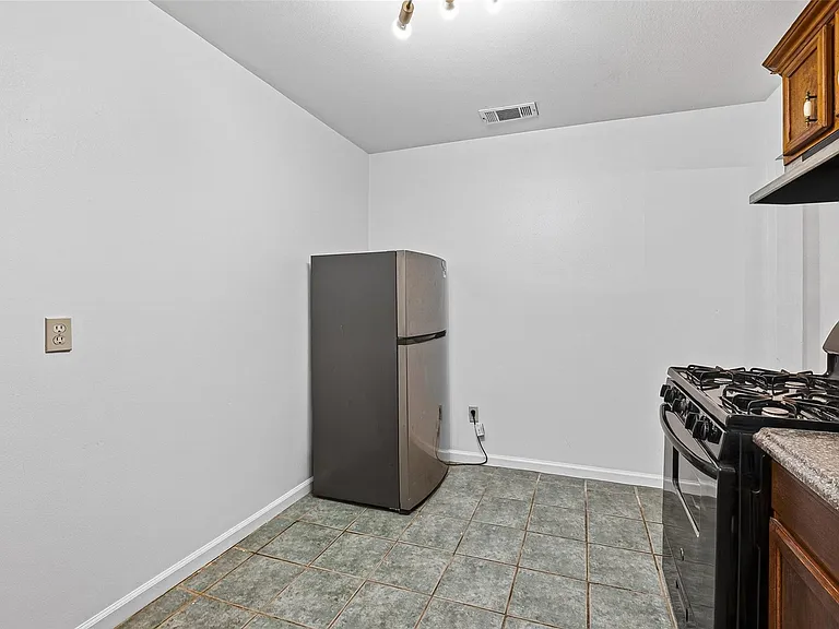 7426 Miley St — Photo 10