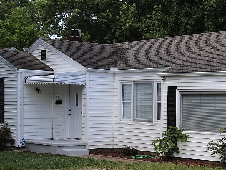 1915 S Roanoke Ave — Photo 1
