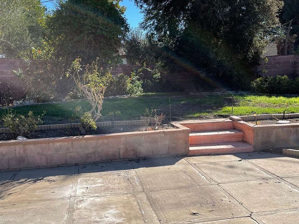 2nd image of 8218 Encino Ave
