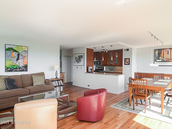 3rd image of 2970 N Lake Shore Dr APT 8B