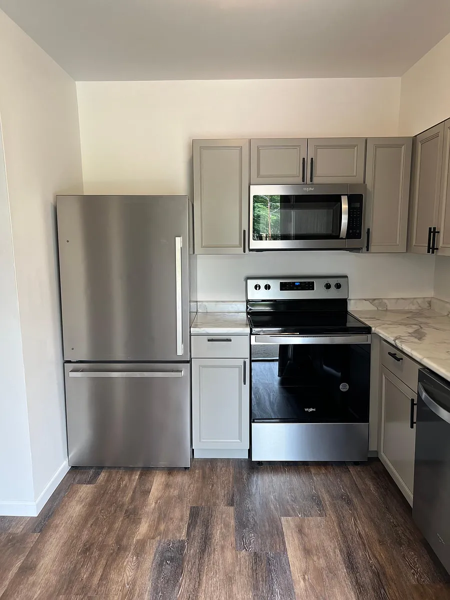Building Photo - 423 W College St #1