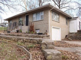16711 E Crackerneck Rd, Independence, MO 64055