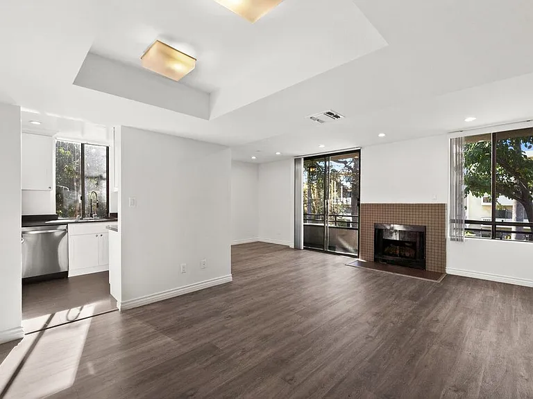 1950 Rodney Dr #105 — Photo 1