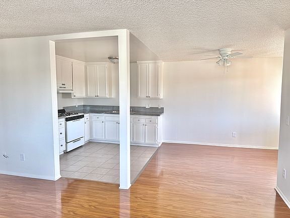 3rd image of 13760 Vanowen St APT 9