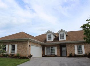 204 Royal Oaks Dr #V-121, Maryville, TN 37801