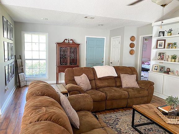 5th image of 1417 Woodland Way
