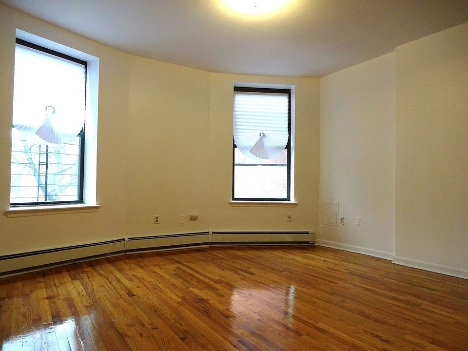 2nd image of 205 W 121st St APT 3