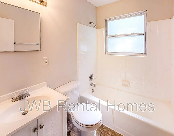4503 Melvin Cir W — Photo 9