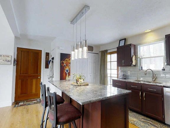 3rd image of 6419 Wildwood Dr