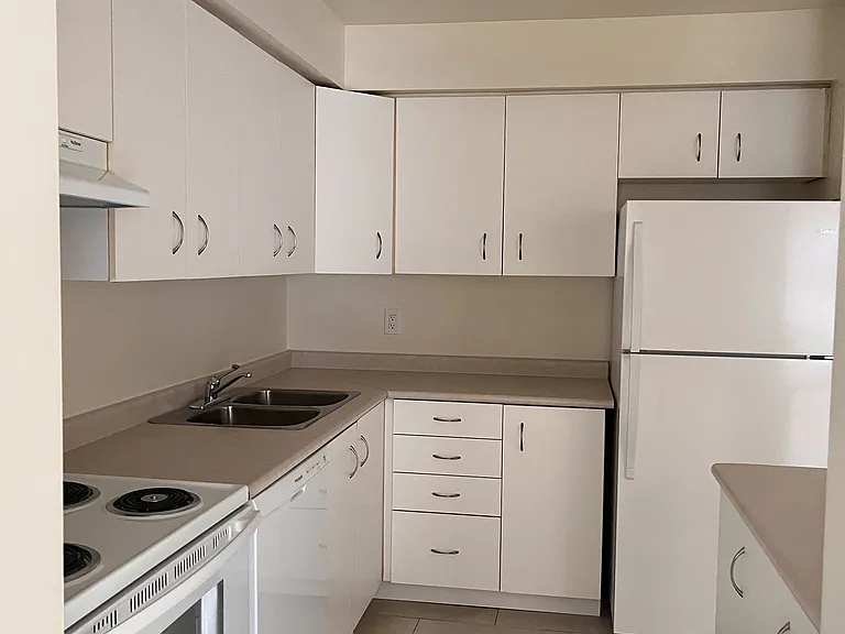 490 Veterans Dr #9 — Photo 9