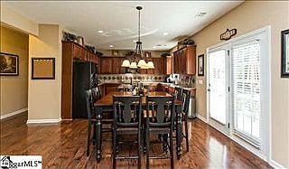 5th image of 272 Strasburg Dr