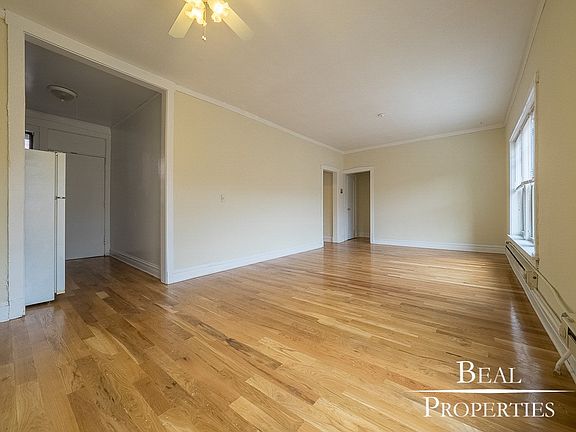 3rd image of 620.5 W Barry Ave #B620x-n3