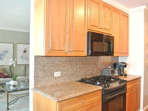 5th image of 27110 Grand Central Pkwy APT 23S