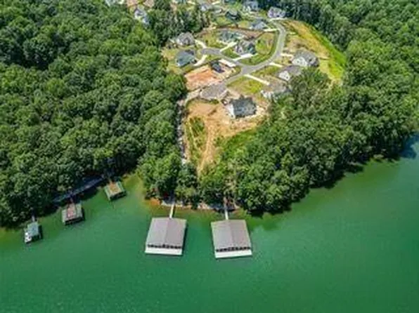 8345 Beryl Overlook Dr, Gainesville, GA 30506