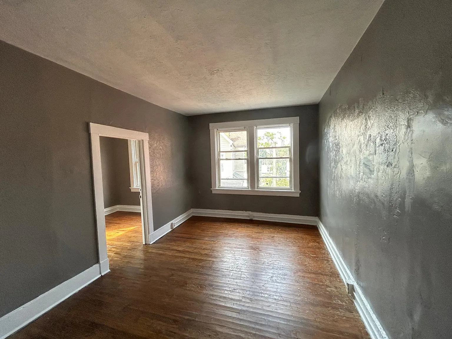 1873 Knox Street - 1 — Photo 4