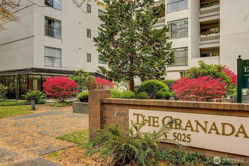 2nd image of 5025 California Avenue SW #406