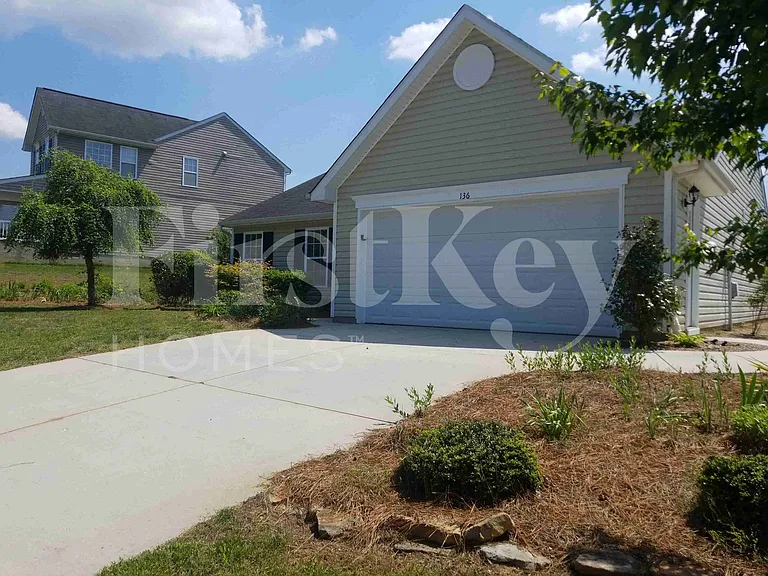 136 Rockbridge Ct — Photo 3