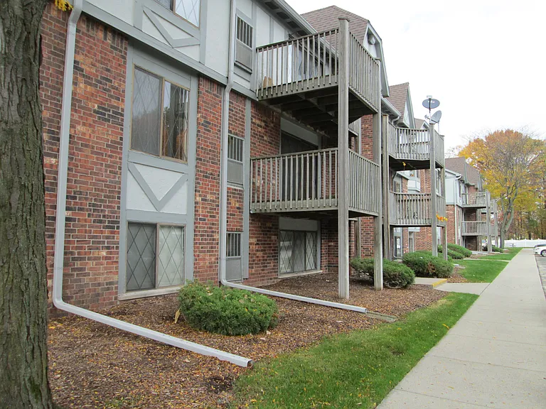 Fox Glen Apartments & Fitness Club — Photo 6