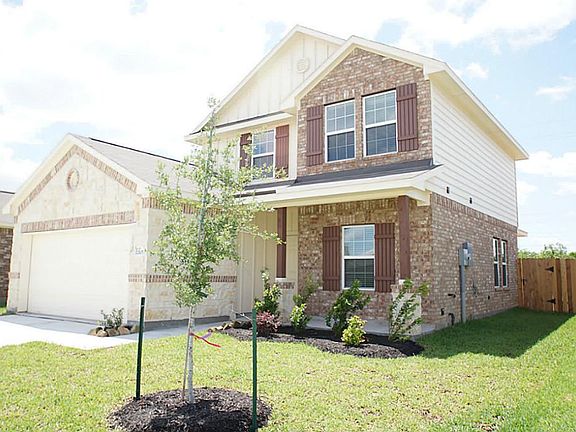 Fantastic curb appeal for the 2 story beauty!