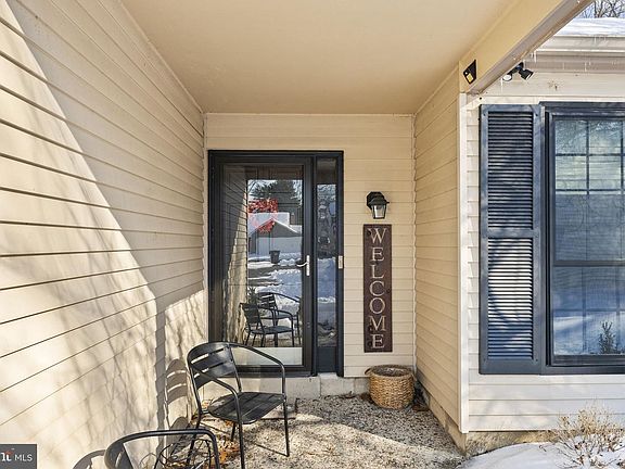 3rd image of 7 Stonybrook Ct