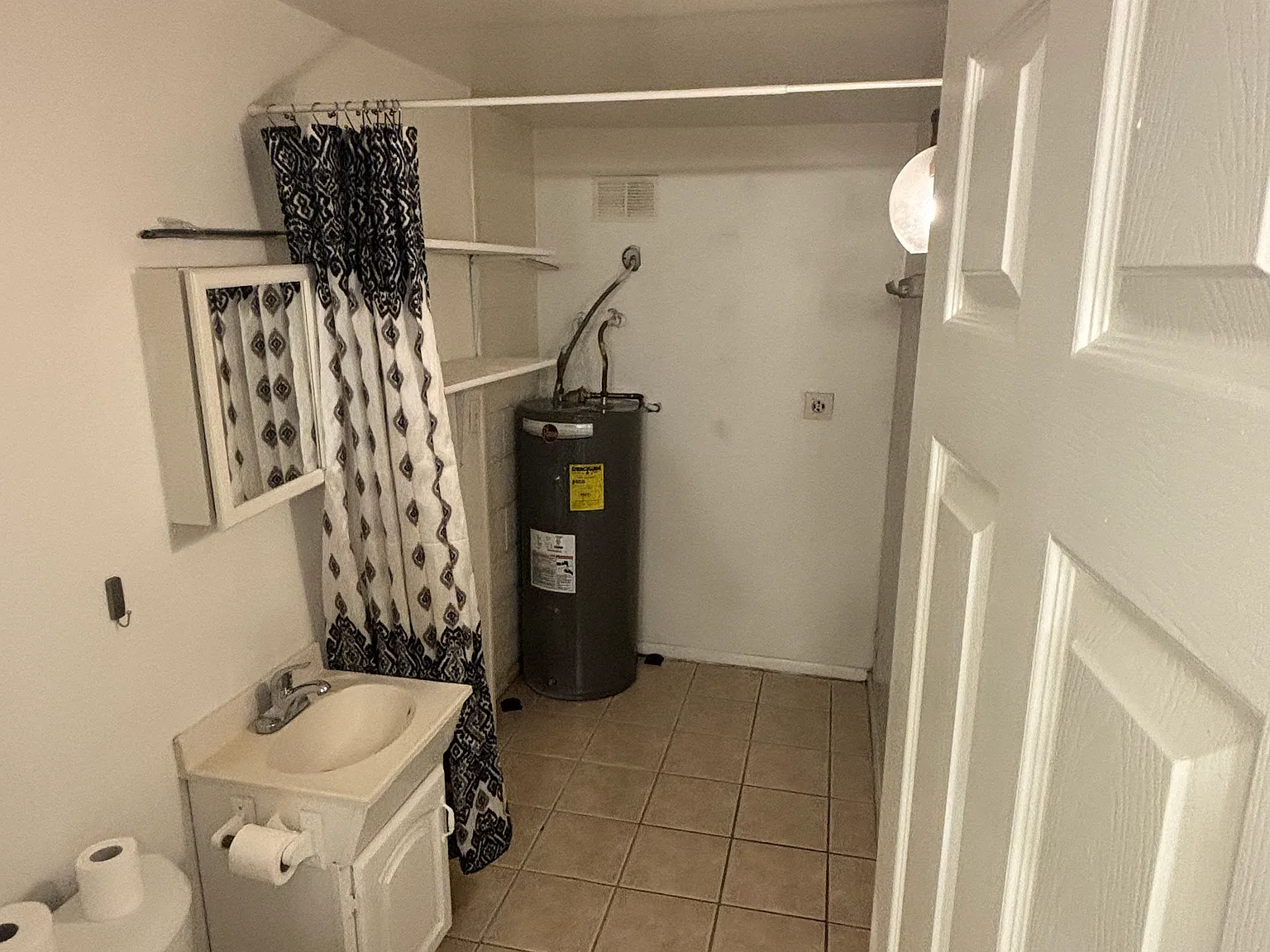 3 bed, 1.5 bath, 1008 sqft, $1,800 — Photo 3