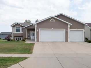 4616 Boulder Ridge Rd, Bismarck, ND 58503