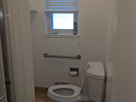 5th image of 2436 Cottle Ave Room 3