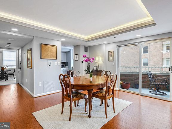 4th image of 900 N Taylor St #1004 & 1006