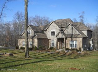 100 Ice Lake Dr, Mountain Top, PA 18707