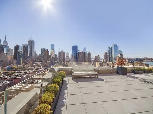 Sold by Sotheby's International Realty | media 34