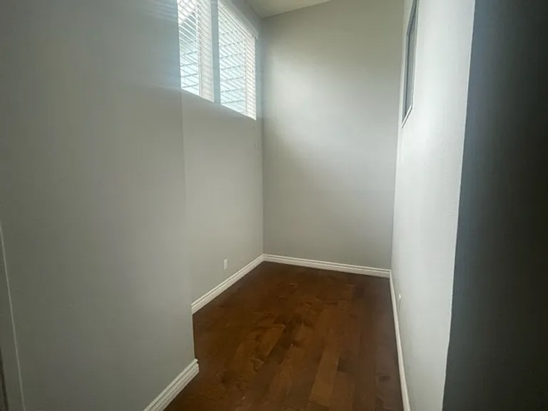 727 Balfe St — Photo 10