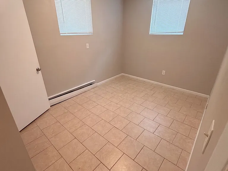 217 NW College Ave — Photo 6