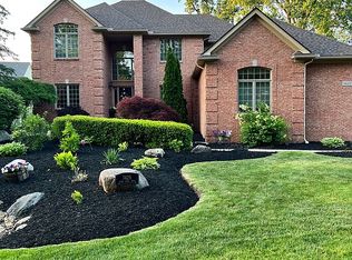 7429 Wing Lake Rd, Bloomfield Hills, MI 48301