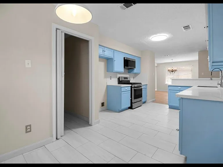 2311 Lexington Woods Dr — Photo 14