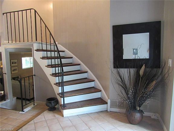 5th image of 27430 Linwood Cir