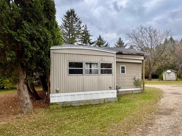 2450 Ruby Rd, Mount Pleasant, MI 48858