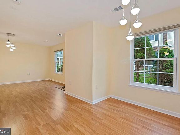 5th image of 43 Adams Dr NE