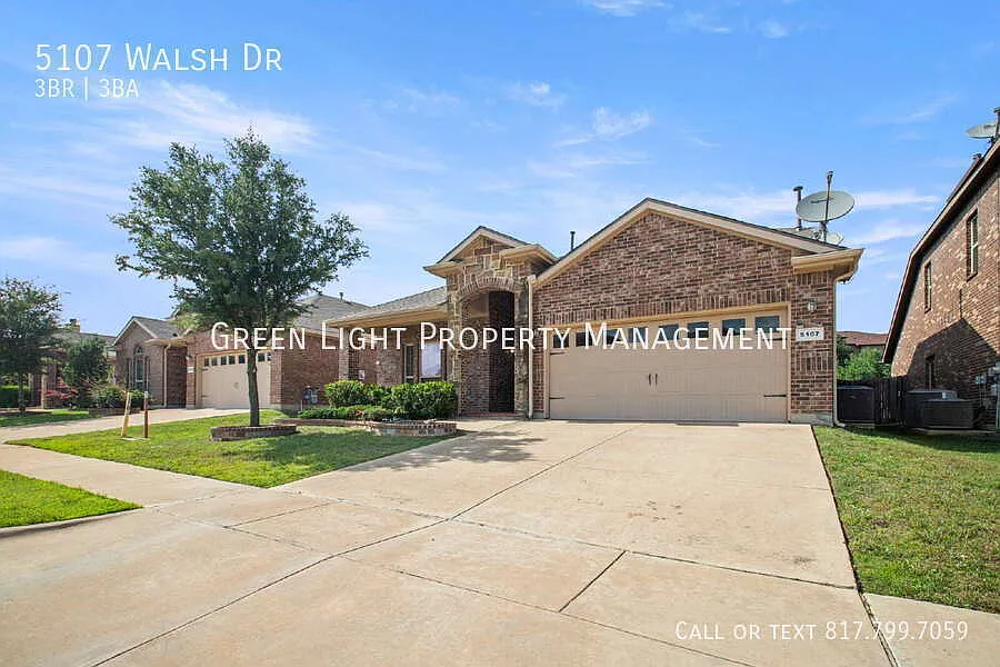 Refined 3-bedroom, 3-bathroom home in Arlington — Photo 2