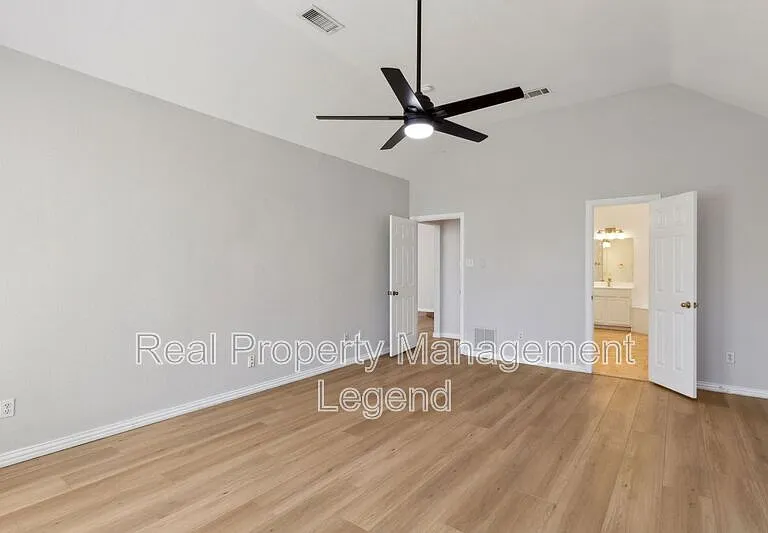 8012 Greenwood Dr — Photo 23