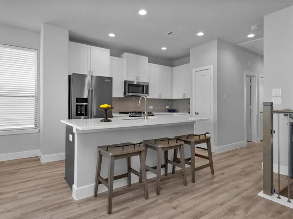 454 S Centro Cir, Shenandoah, TX 77385