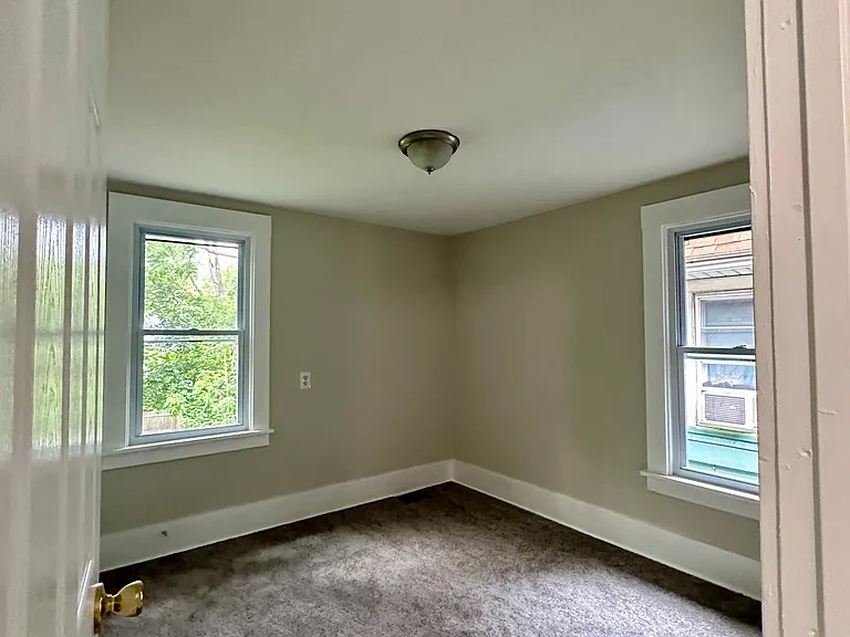 105 Cummings St — Photo 13