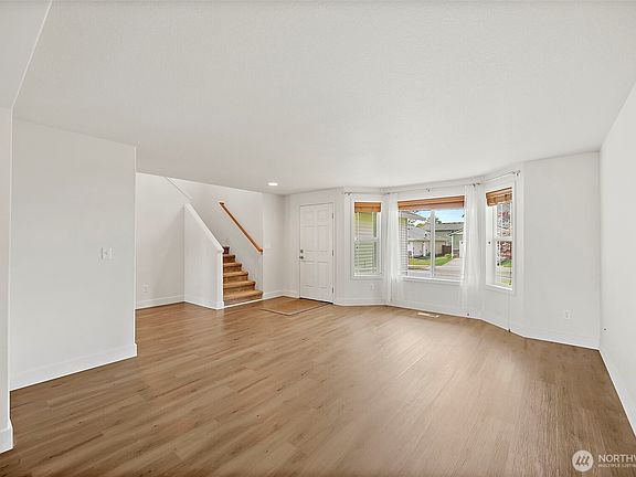 5th image of 3324 Kona Street NE