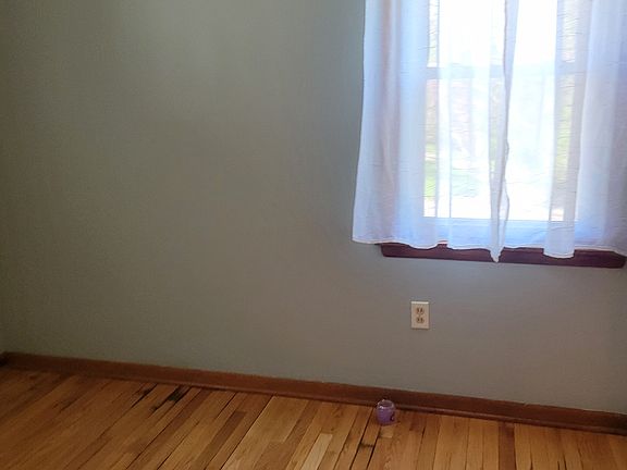 2nd image of 100 N Taylor St
